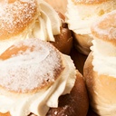Tábua de Mini Sonho de Doce de Leite 12 Unidades